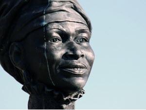 statue1